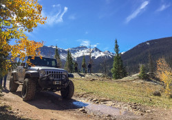 Fall Jeeping over Stoney Pass (photo by b4Studio)
